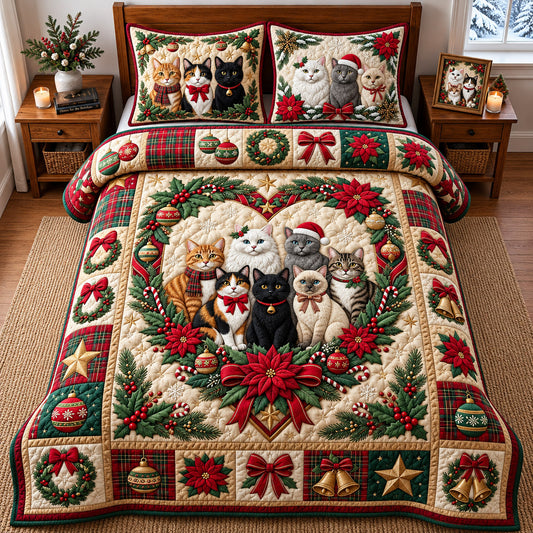 Poinsettia Cat 3-Piece Quilted Bedding Set GFTOMA14764