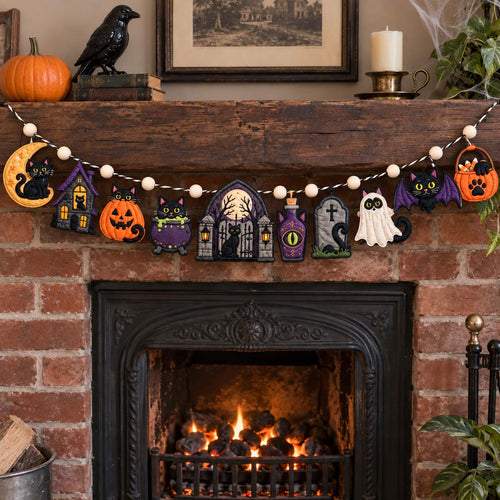 Midnight Cat Mystique Custom Shape Quilted Garland GFTONTD2701