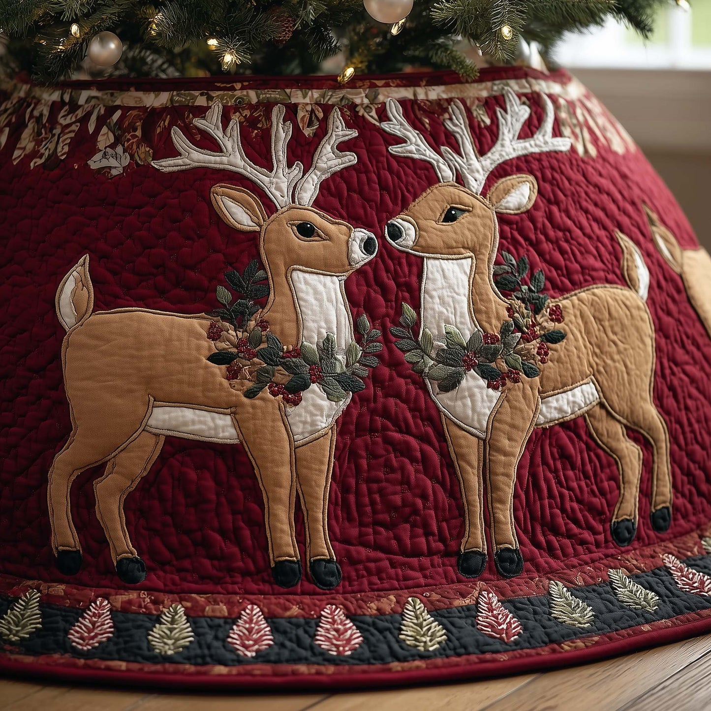Wreath Reindeer Quilted Tree Skirt GFTOQM408