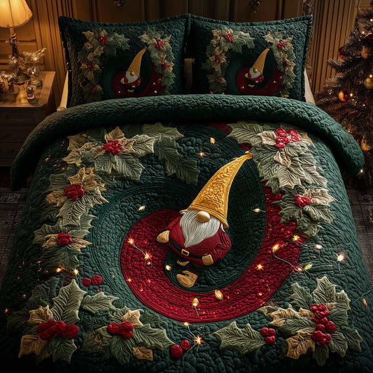 Holly Gnome 3-Piece Quilted Bedding Set  GFTOQM611